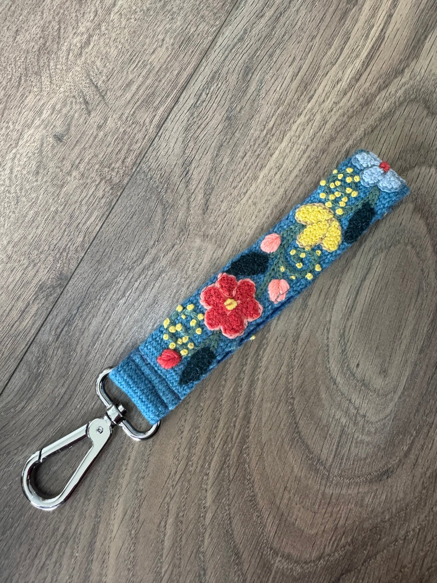 Wristlet strap keychain (Q)