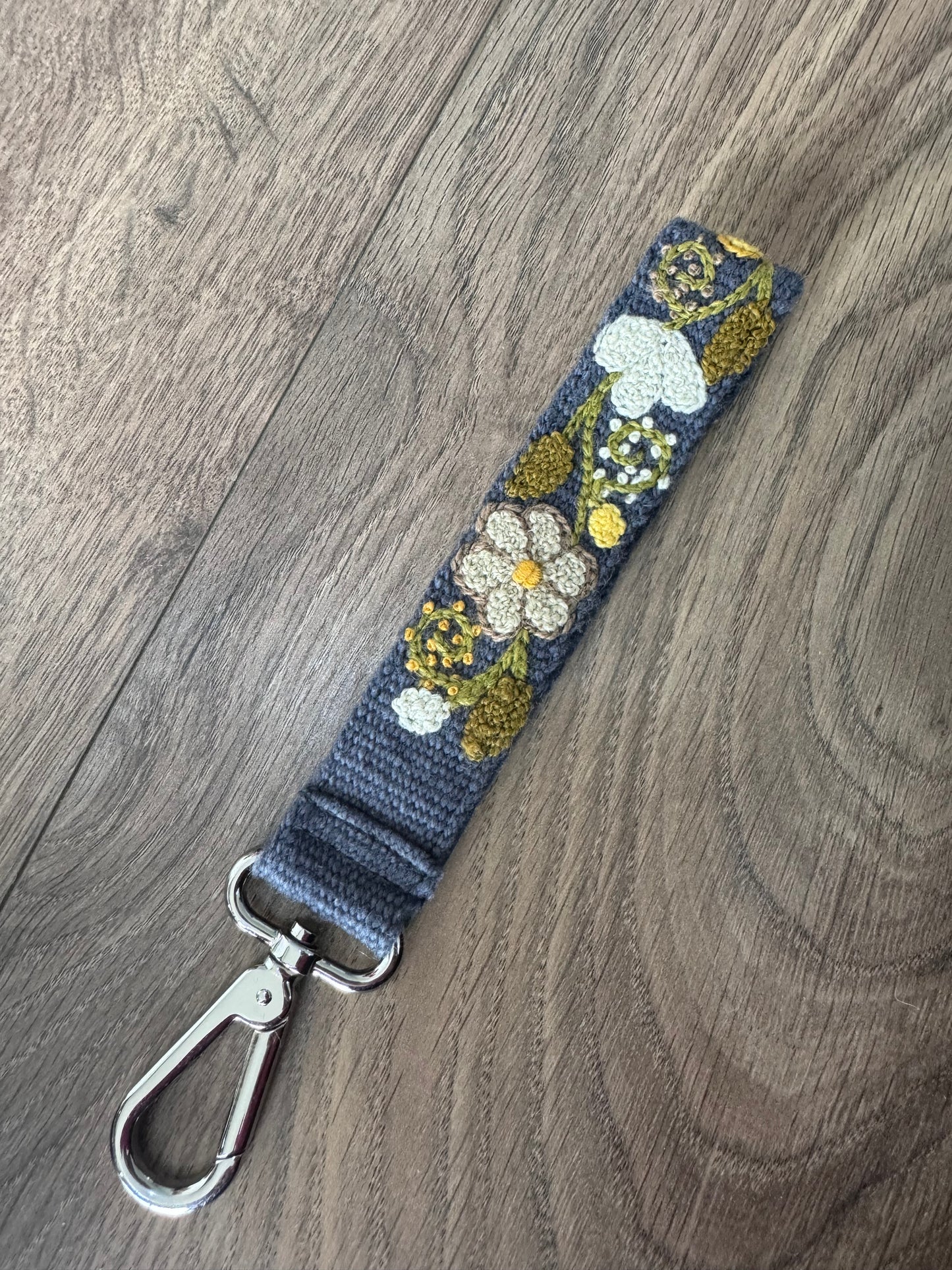 (Wristlet strap keychain (8)
