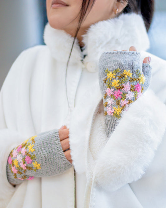 Hand knitted mittens - Light grey  (fingerless)